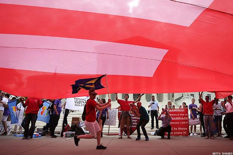 Outsidethecourt029_0