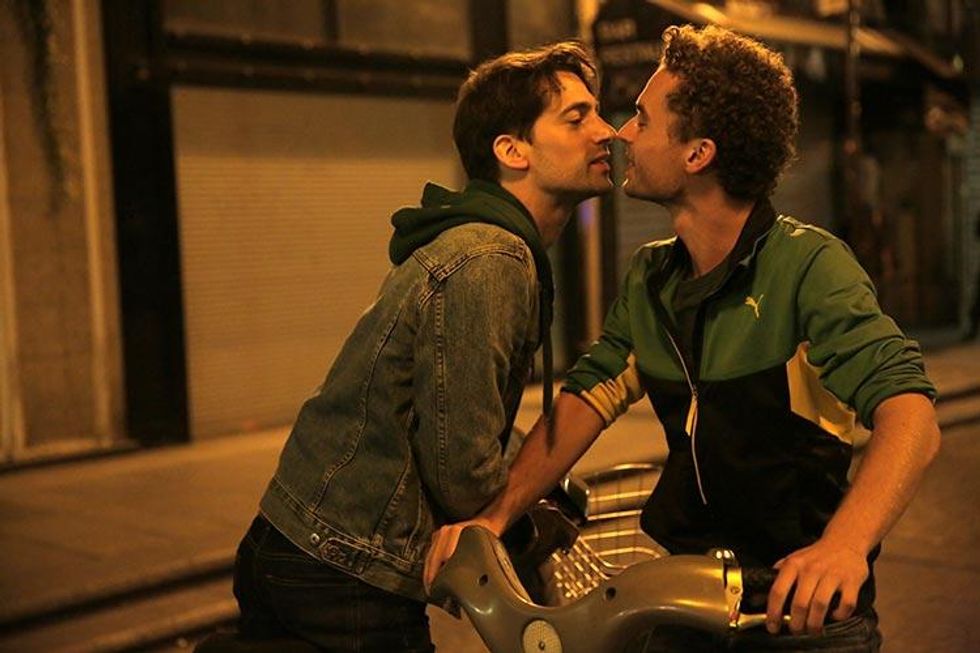 Paris 05:59: Theo and Hugo