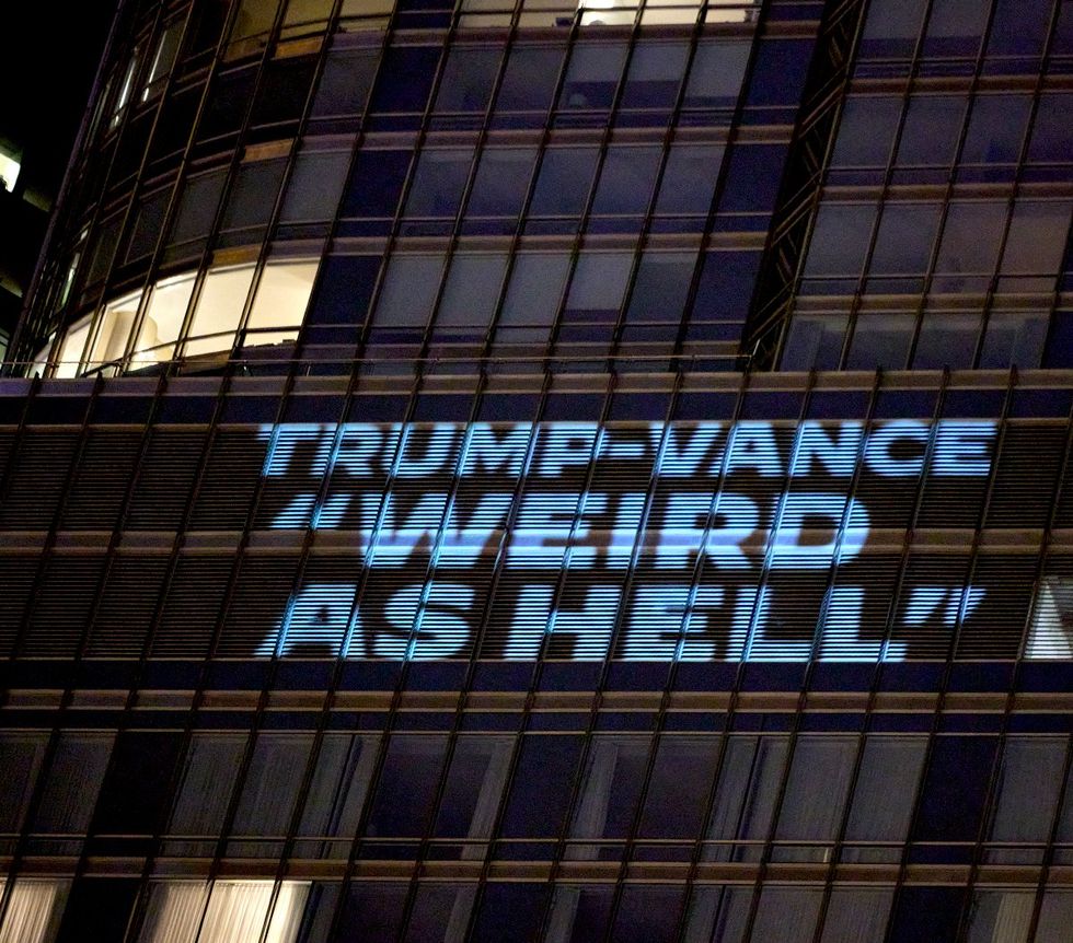 photo gallery DNC spotlights projections trump tower chicago
