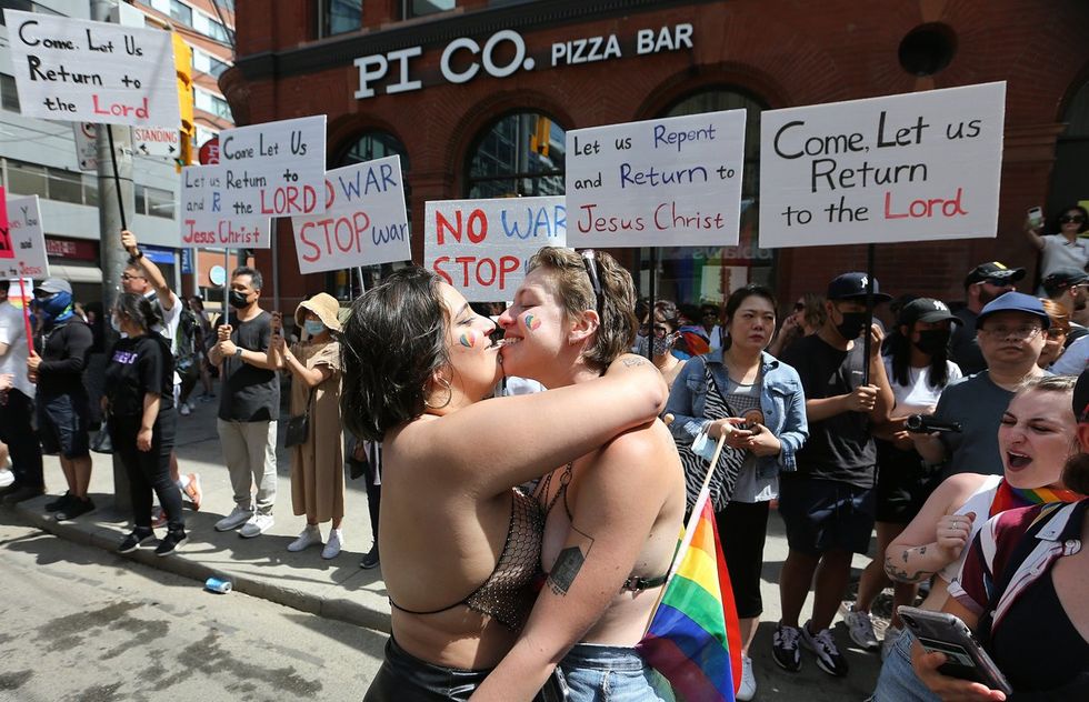 photo gallery Dyke Marches Dykes on Bikes worldwide through history