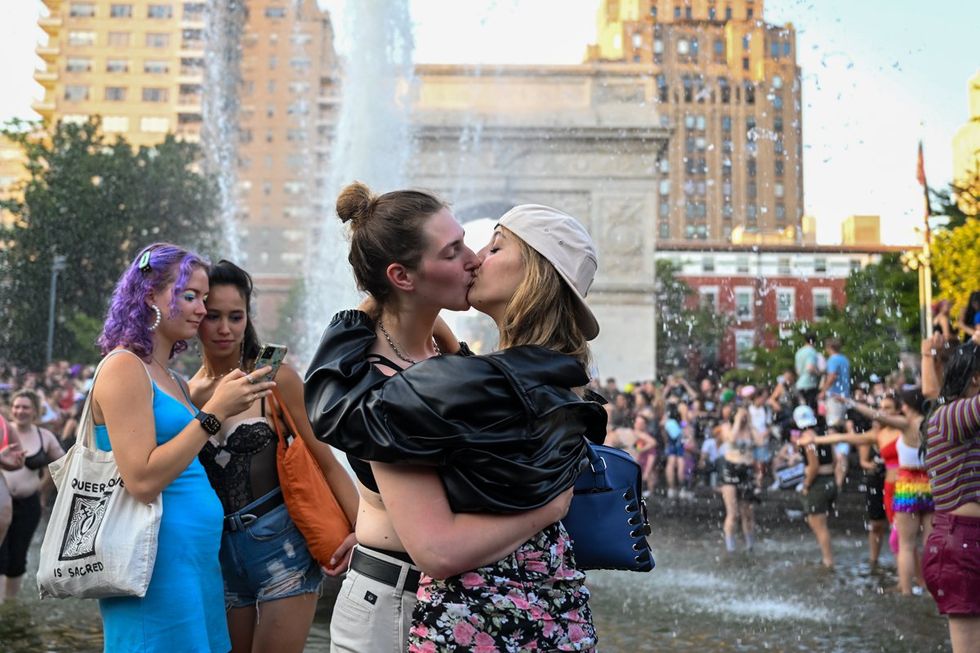 photo gallery Dyke Marches Dykes on Bikes worldwide through history