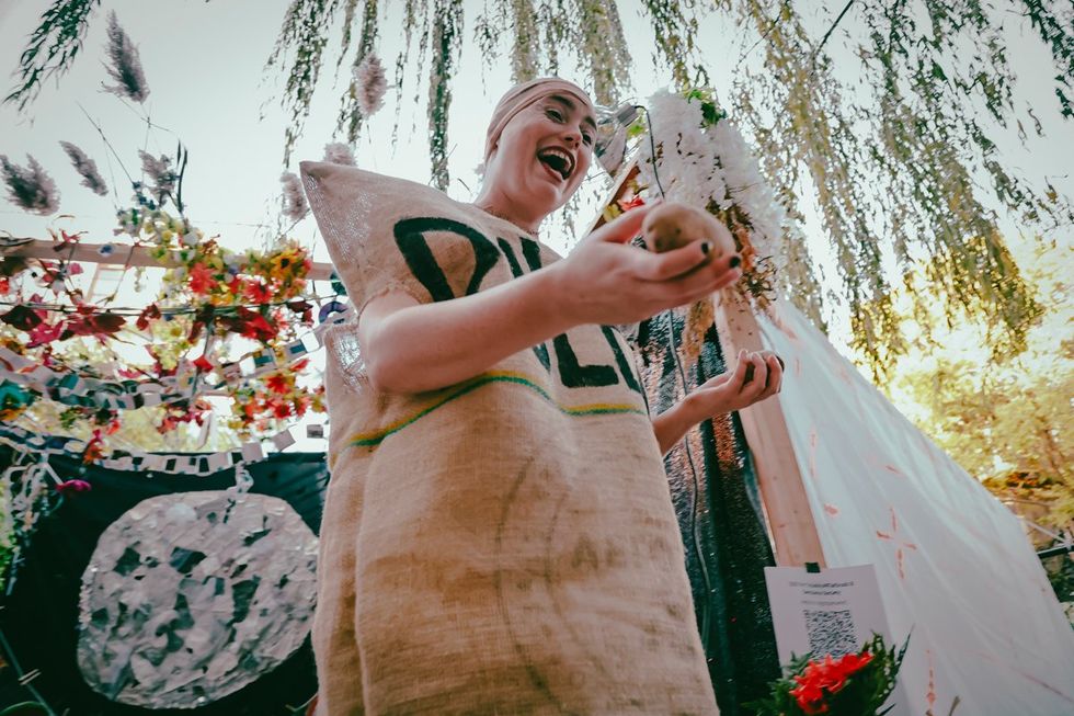 photo gallery Full Moon Drag troupe anti Zionist Jewish queer artists HOT 2 ROT Sukkot Drag Spectacular outside community garden Brooklyn NY