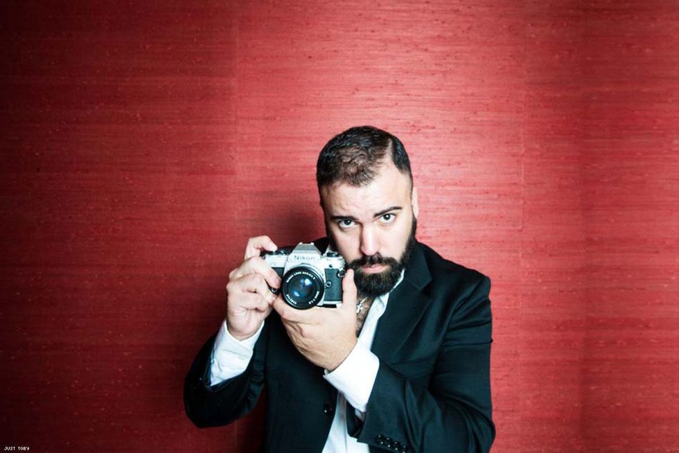 Photographer Toby is versatile. Meaning: He loves the boys and the drag queens.