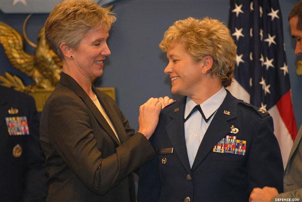 Pinningceremony_defensex560