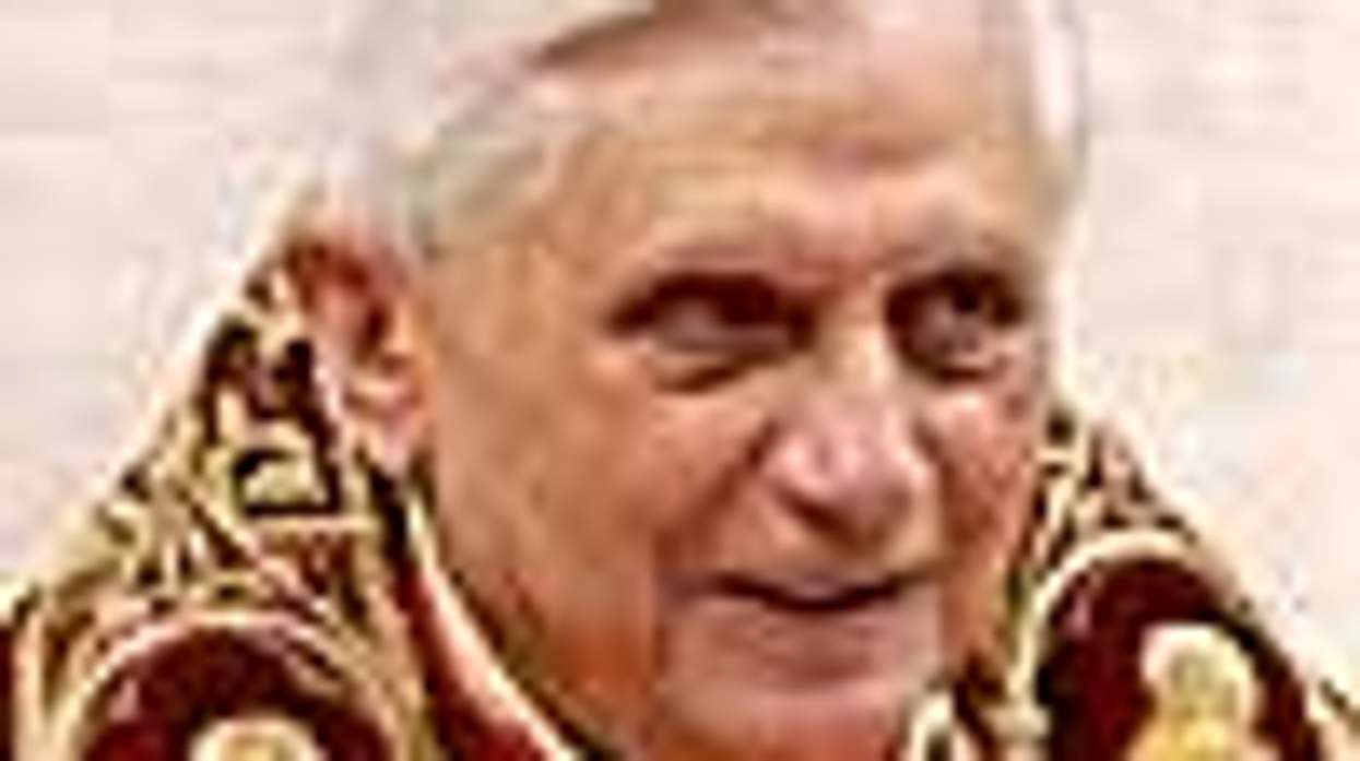 Pope_benedict_2