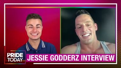Jessie Godderz is stripping down to tiny Speedos on 'House of ...
