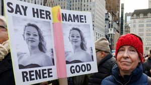 Trump tries to smear Renee Good and her wife for ICE killing