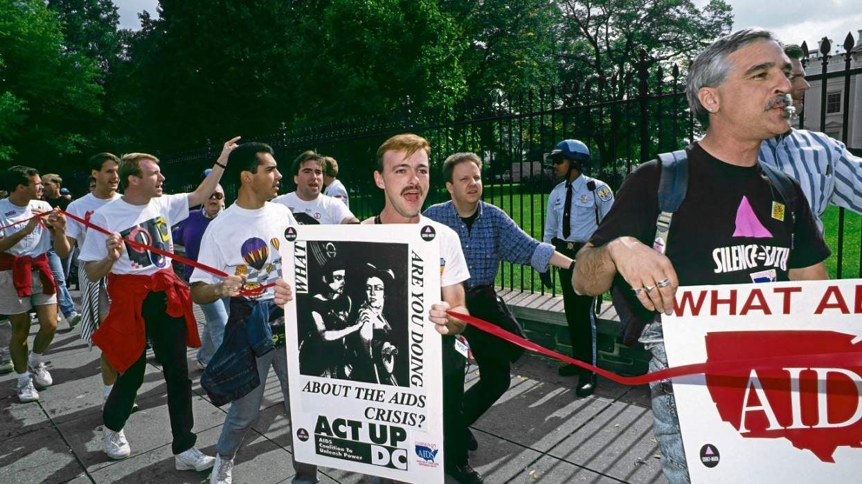protesters in front of the white house in 1992 with signs calling out the government for not funding HIV/AIDS research