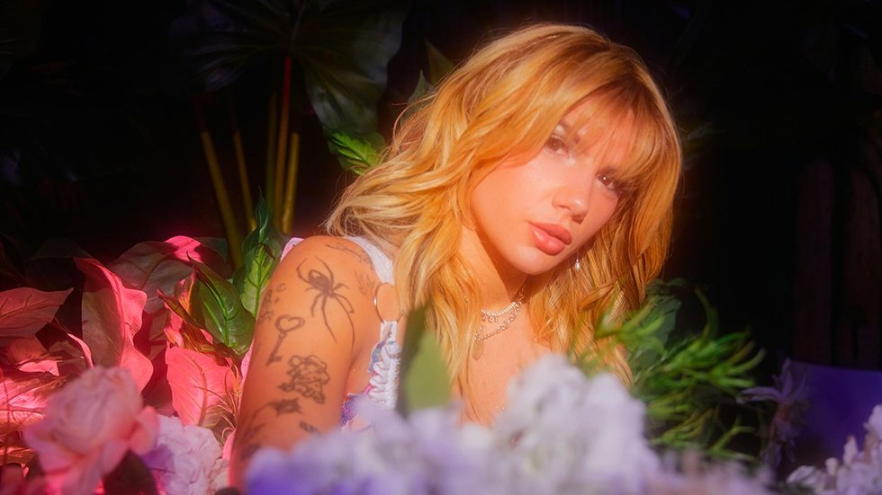 Who is queer artist and social media icon Bailey Spinn?