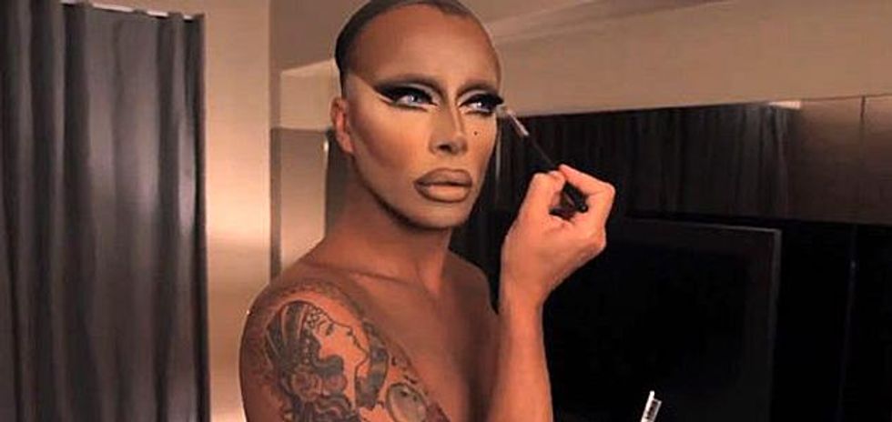 Raven-feed-me-diamondsx633