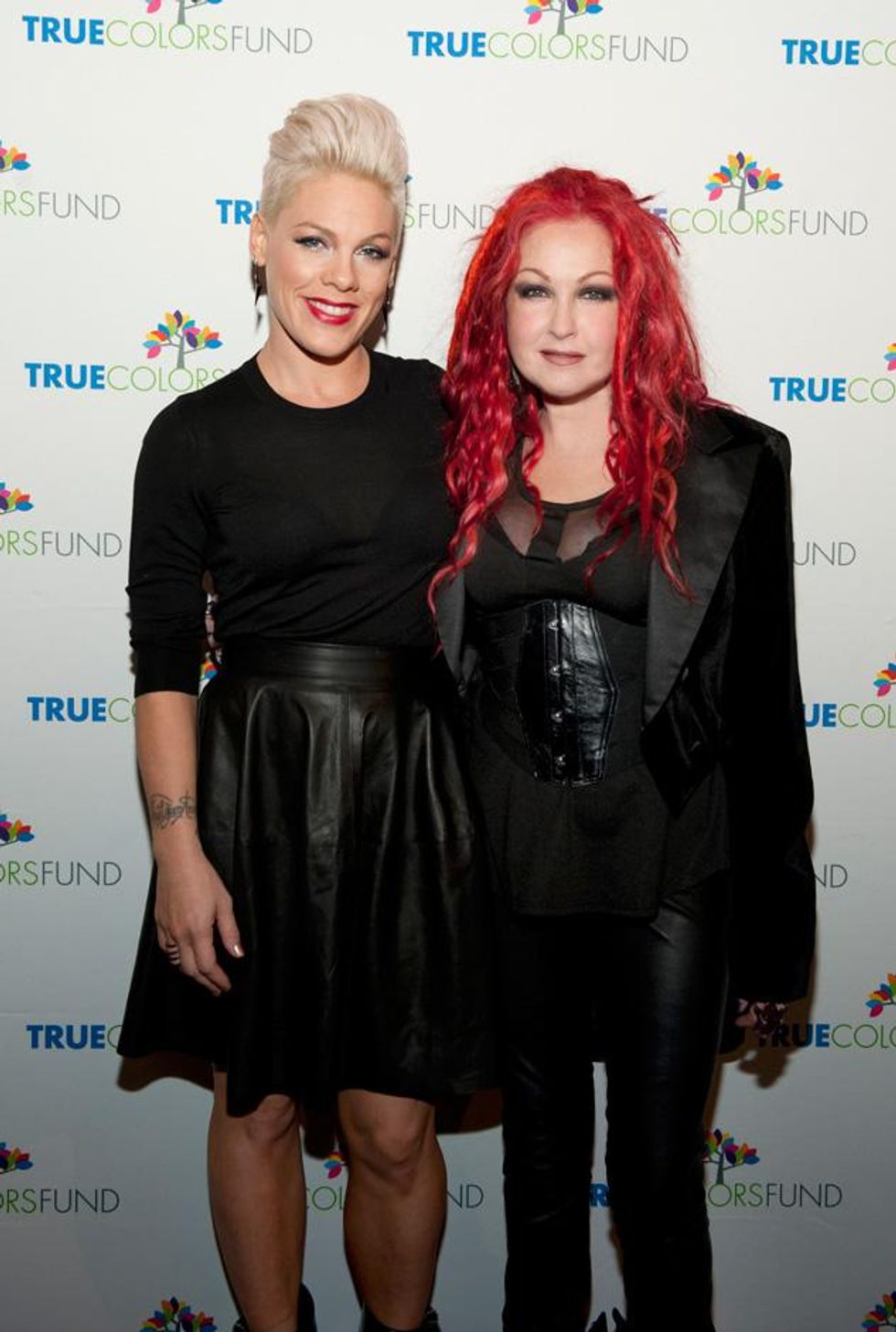 Red-carpet---cyndi-lauper-with-pinkx633