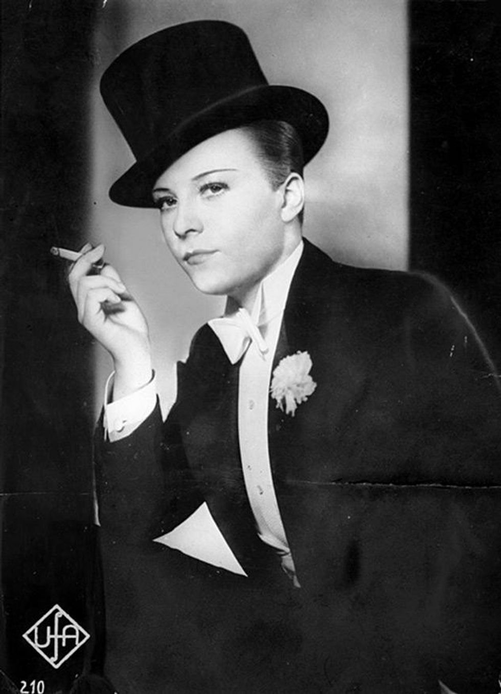 Renate-muller-viktor-und-viktoria-1933-dir-reinhold-schunzelx633_0