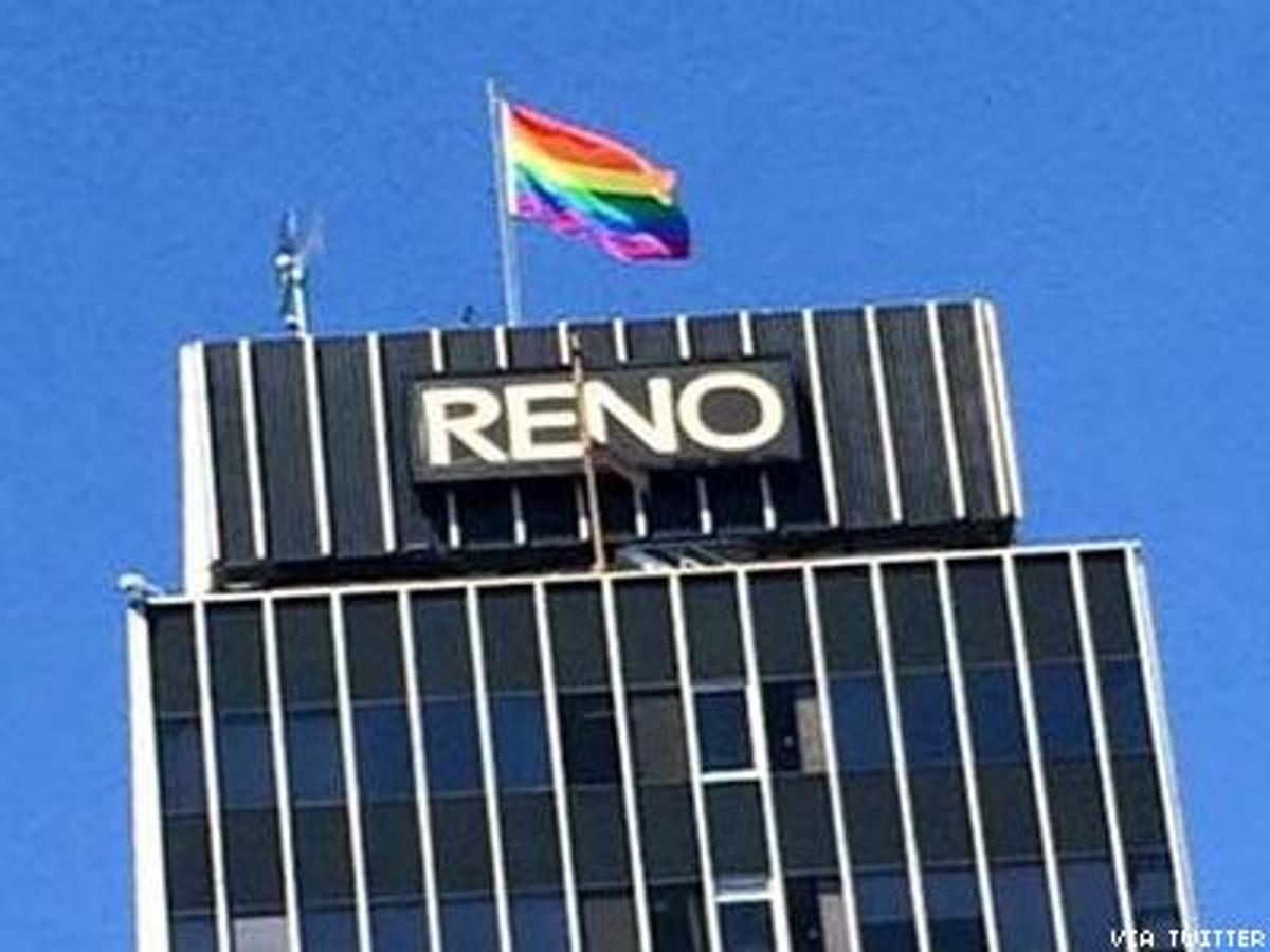 Reno-city-hall-rainbow-flag-x400
