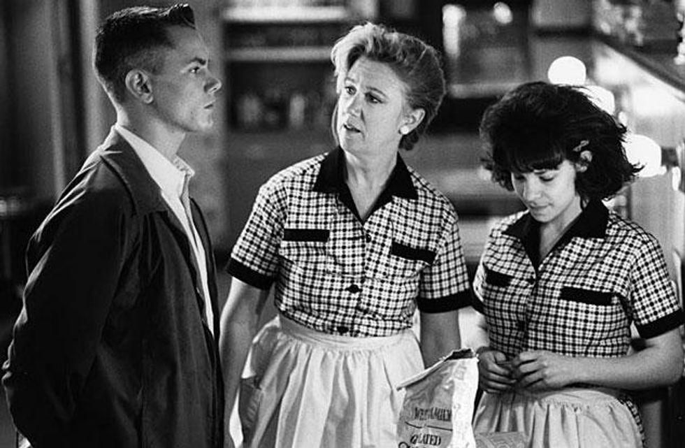 River_holly_lily_taylor_dogfightx633_0