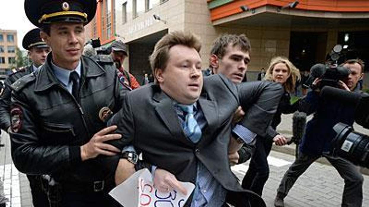 Russian-activists-arrestedx400_0_1