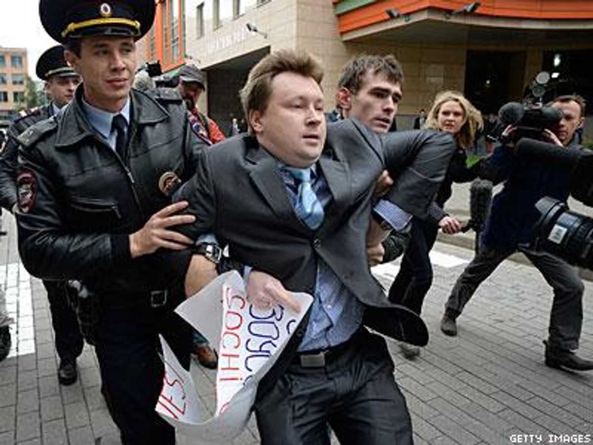 Russian-activists-arrestedx400_0
