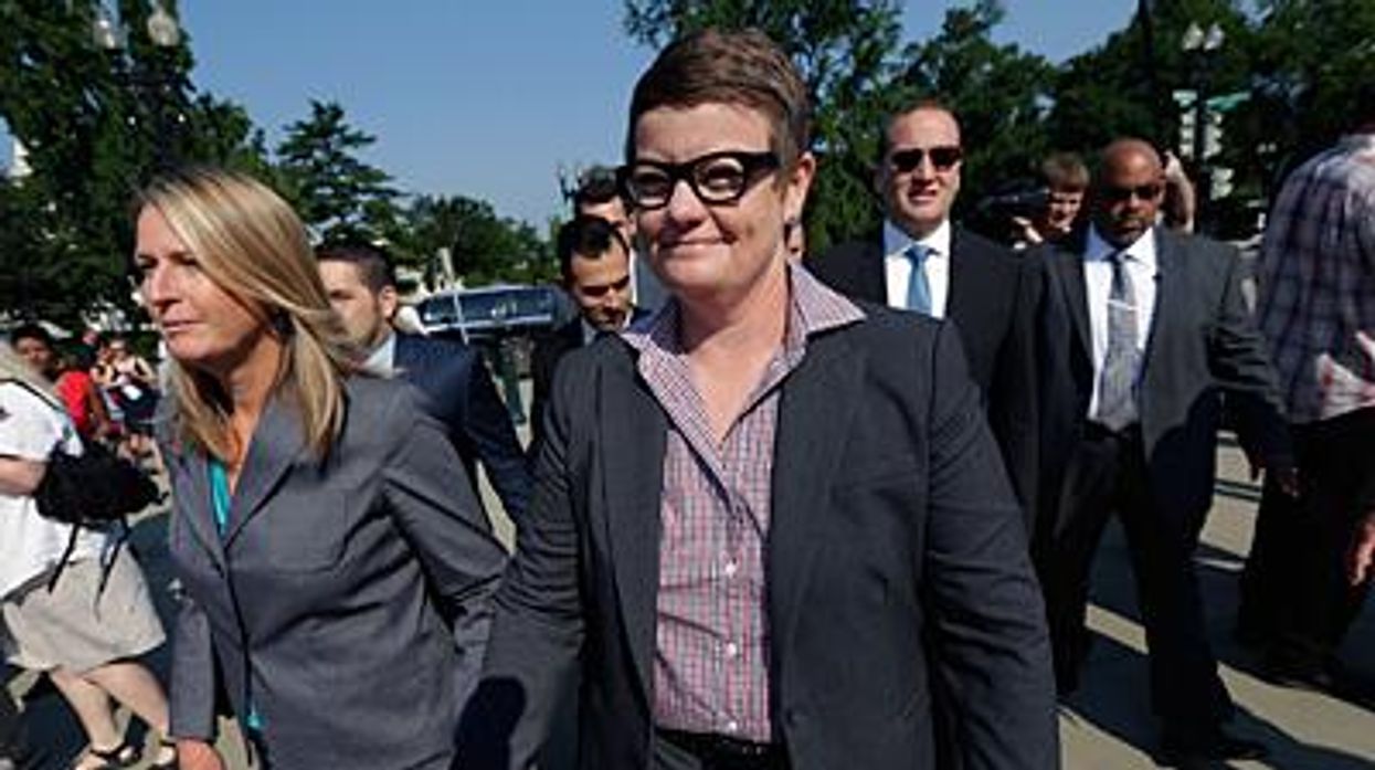 Sandy-stier-kris-perry-20130625x400