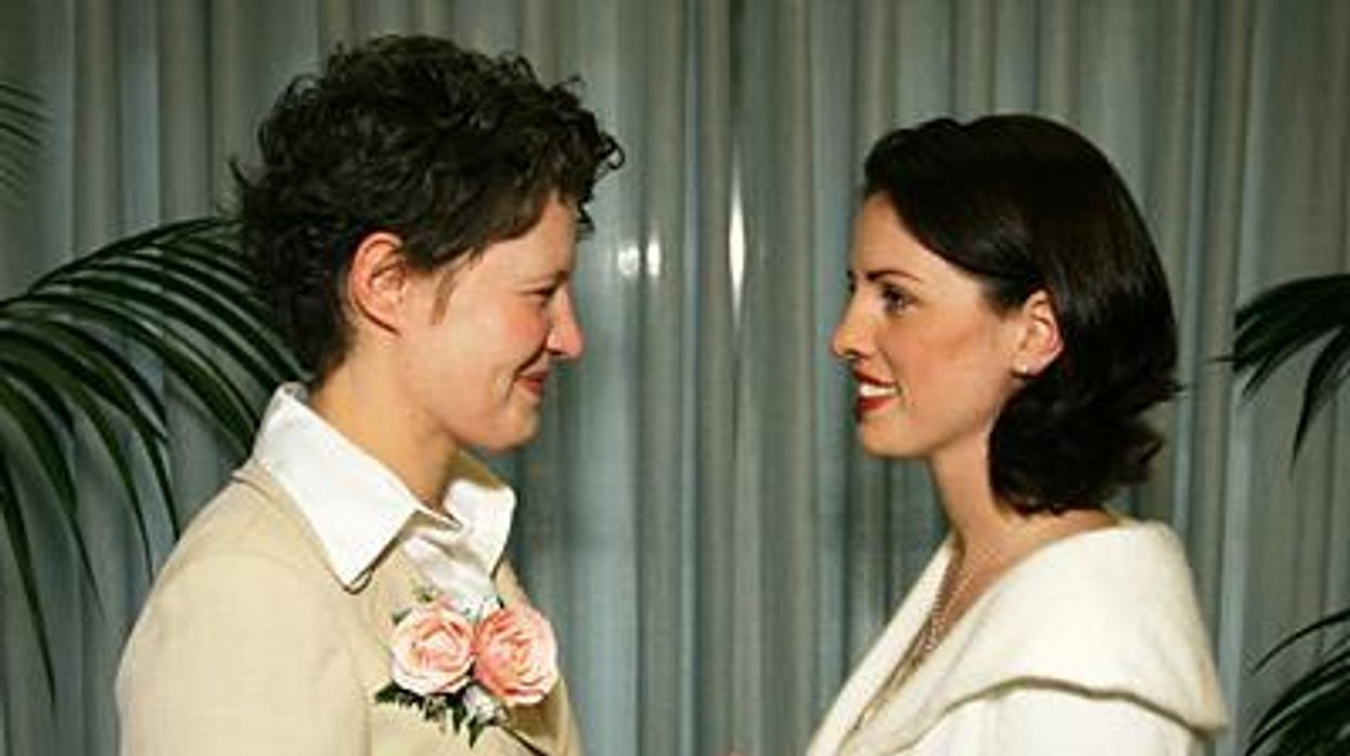 Sarah-ellyn-farley-and-jennifer-tobits-on-their-wedding-day-in-2006x400_1