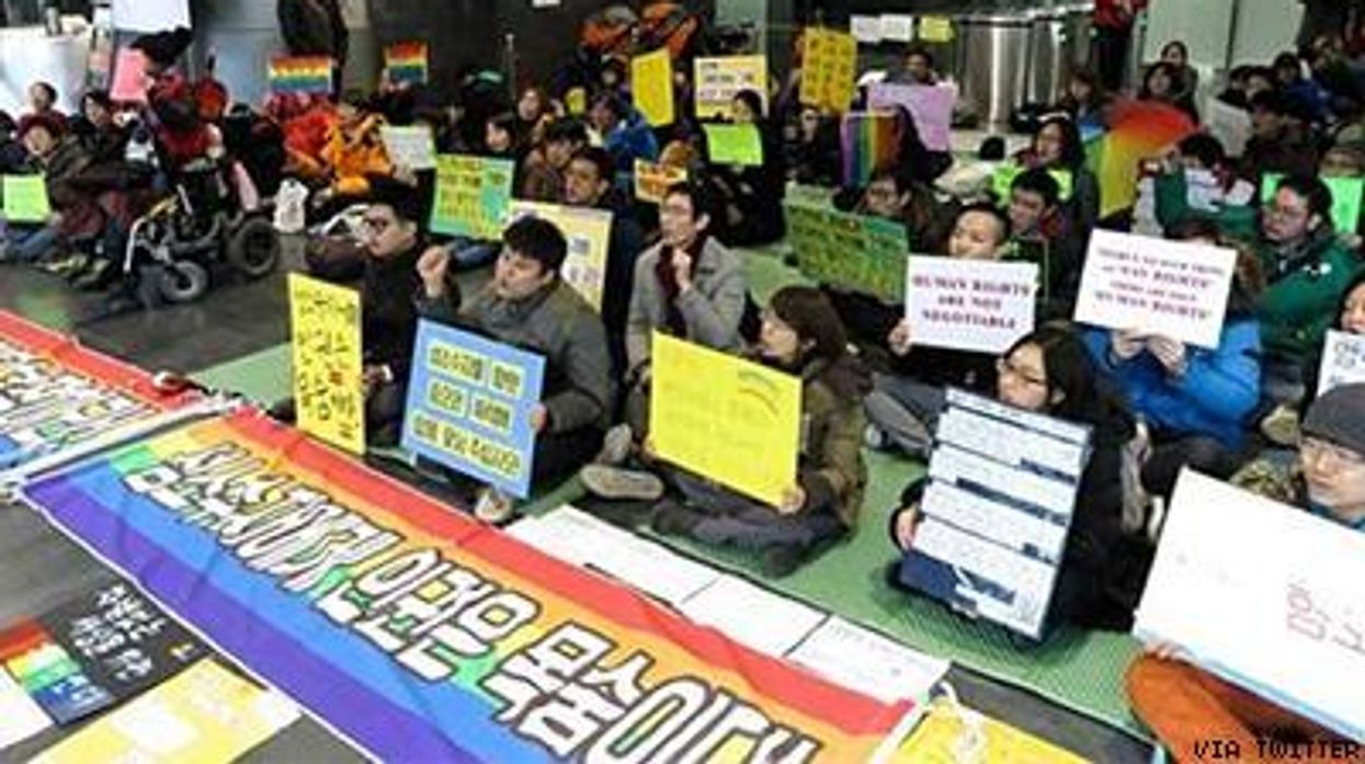 Seoul-city-hall-rainbow-action-x400_0