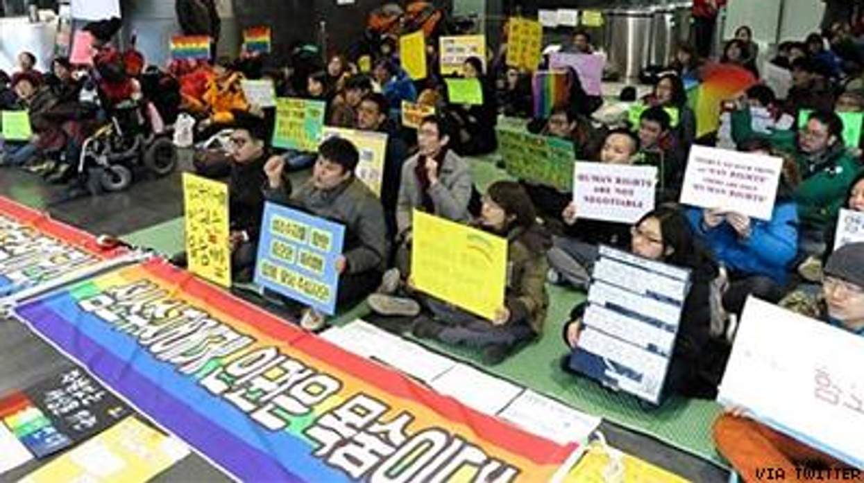 Seoul-city-hall-rainbow-action-x400