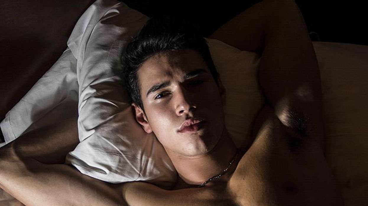 SEXY MAN IN BED NAKED ARM PIT HAIR