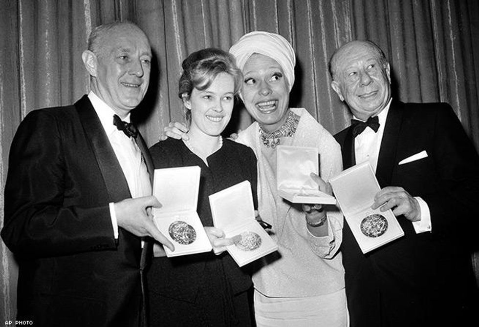 Sir Alec Guinness, Sandy Dennis, Carol Channing, and Bert Lahr