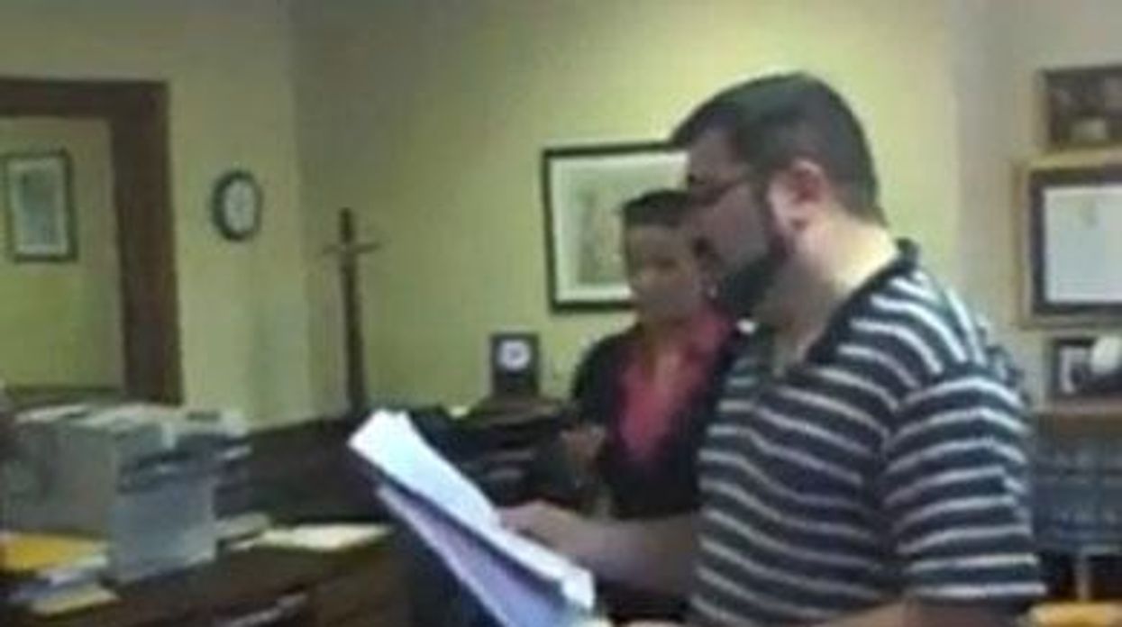 Skeltonofficevisitx390