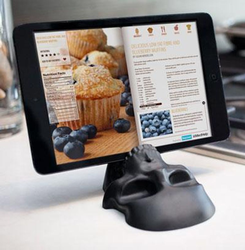 Skull-tablet-holder_0