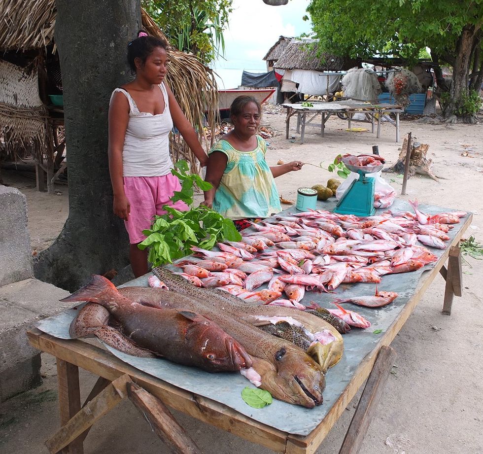 SOUTH TARAWA, KIRIBATI 30 MARCH 2014 Women selling fishes in a market