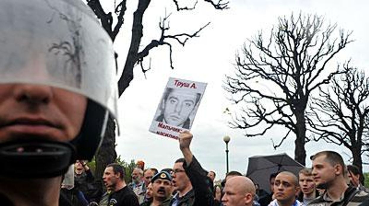 St-petersburg-20130517_antigayprotestorsx400