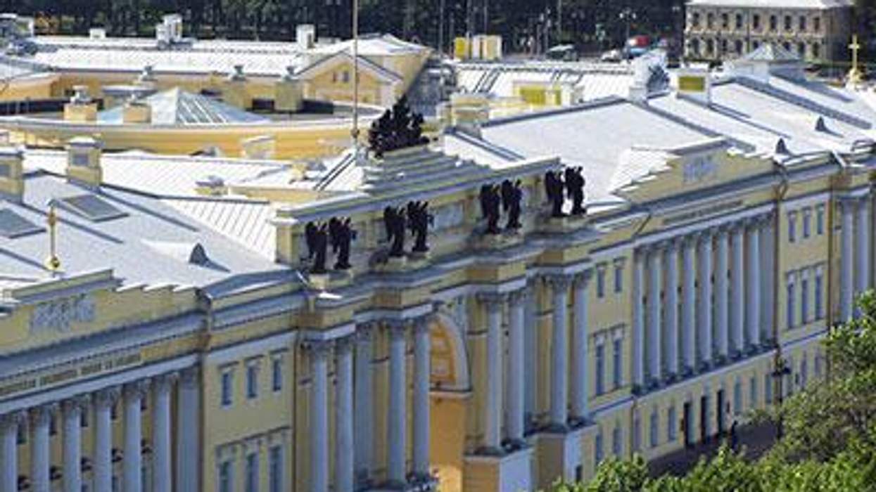 St-petersburg-court-x400