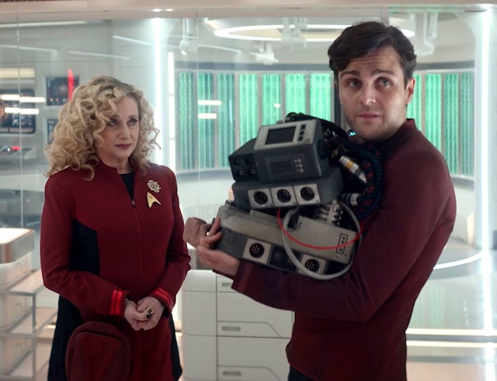 Star Trek Strange New Worlds Carol Kane as Pelia and Martin Quinn as Scotty