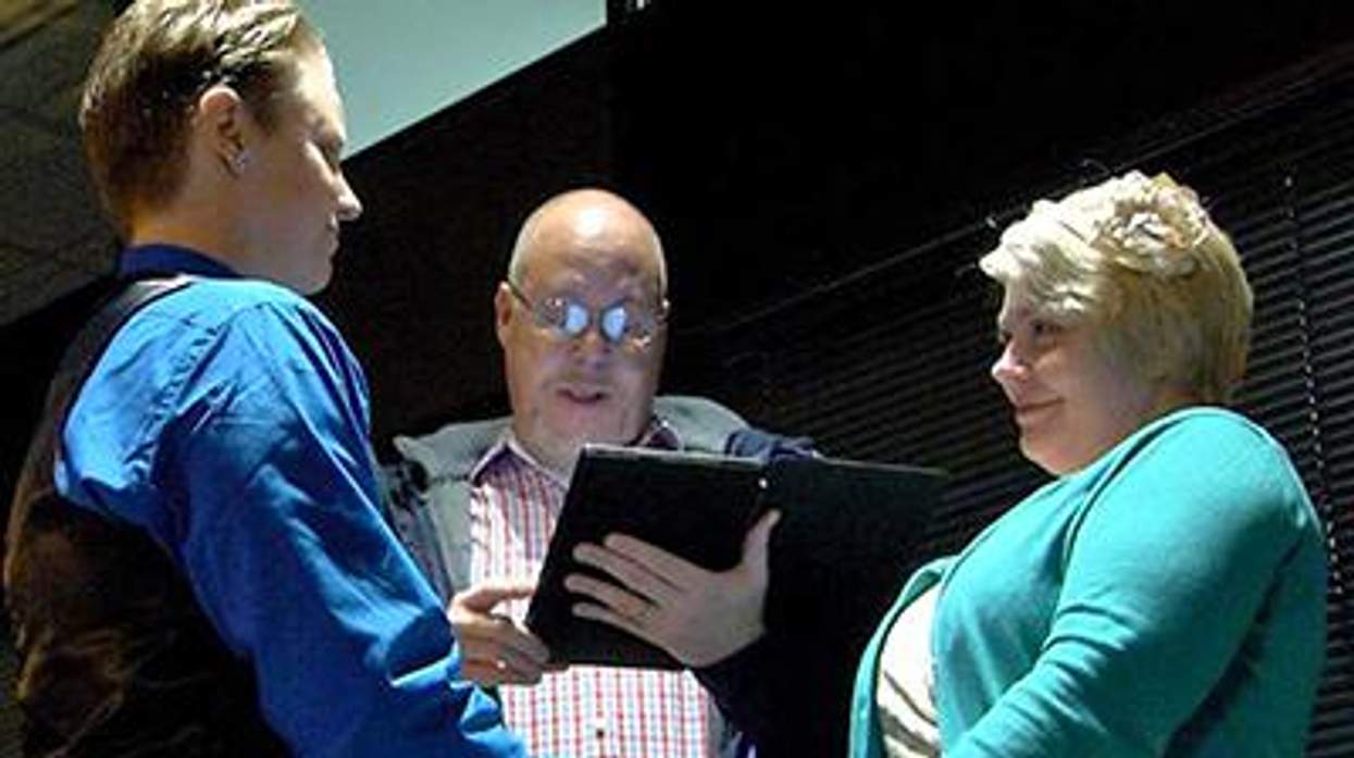 Stephanie-pearson-and-courtney-lamb-x400