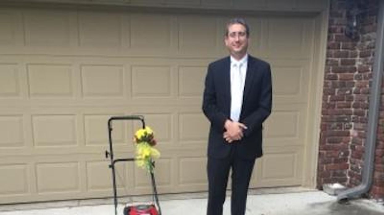 Steve-king-lawnmower-marriage-350x245