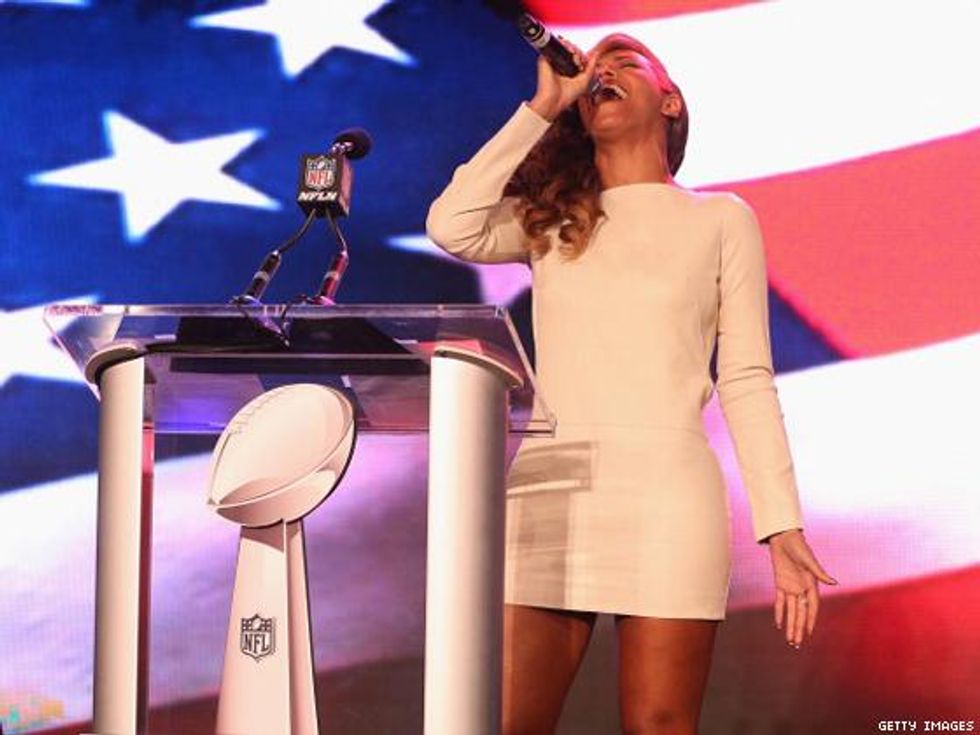 Superbowl2x560_beyonce_advocate