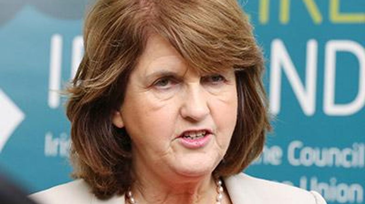 T%c3%a1naiste-joan-burton-x400