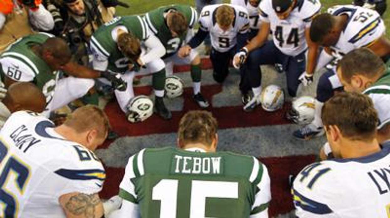 Tebowx400_advocate_0