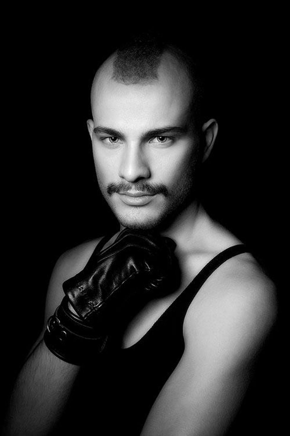 The Glove by Eric Lanuit - Tom's World - Benjamin