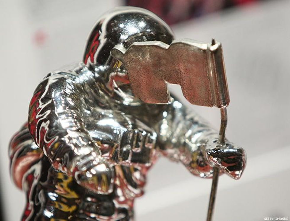 The Moon Person lands. (2017)