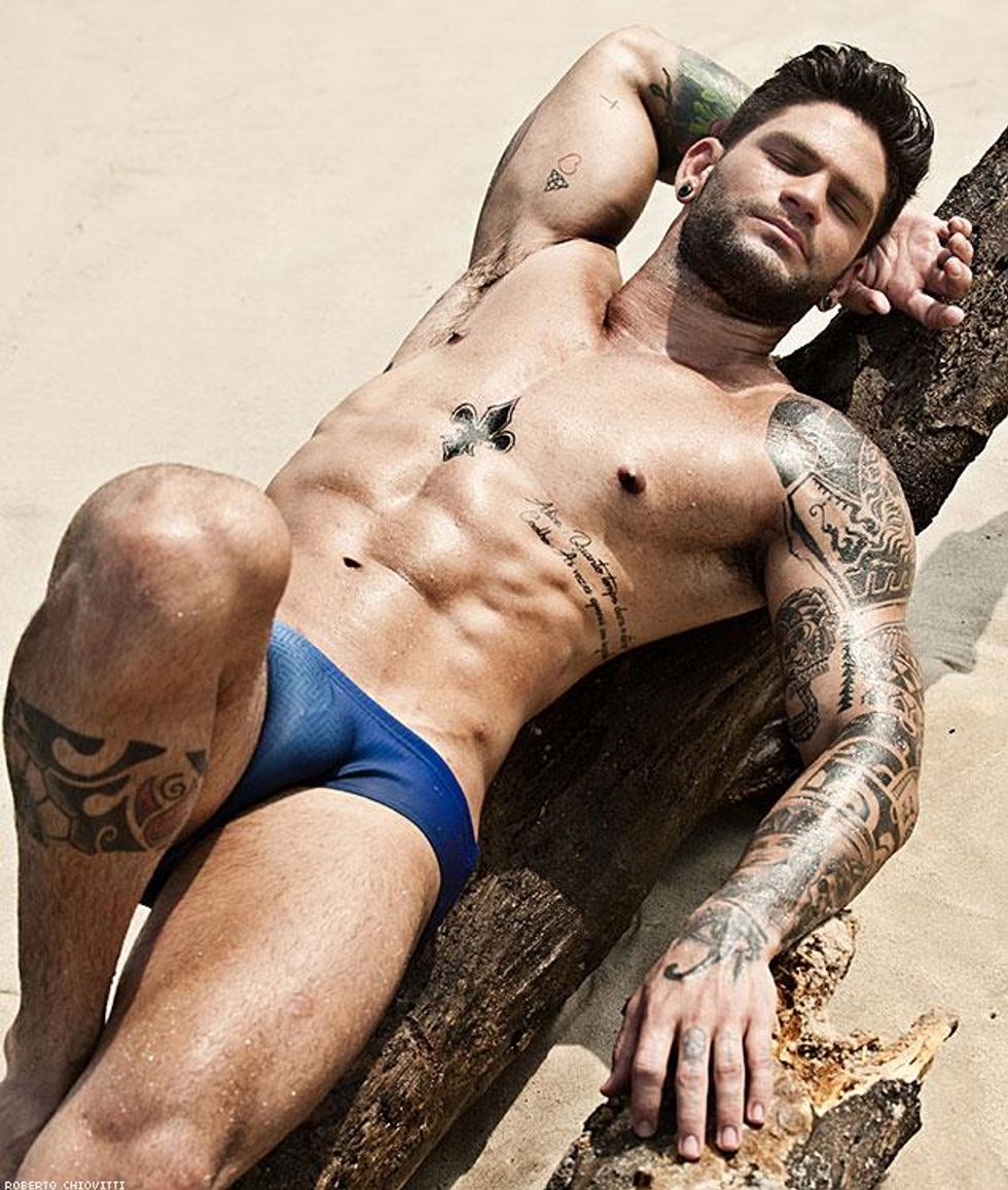 Thuan by Roberto Chiovitti