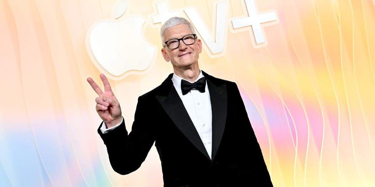 Apple CEO Tim Cook steps down