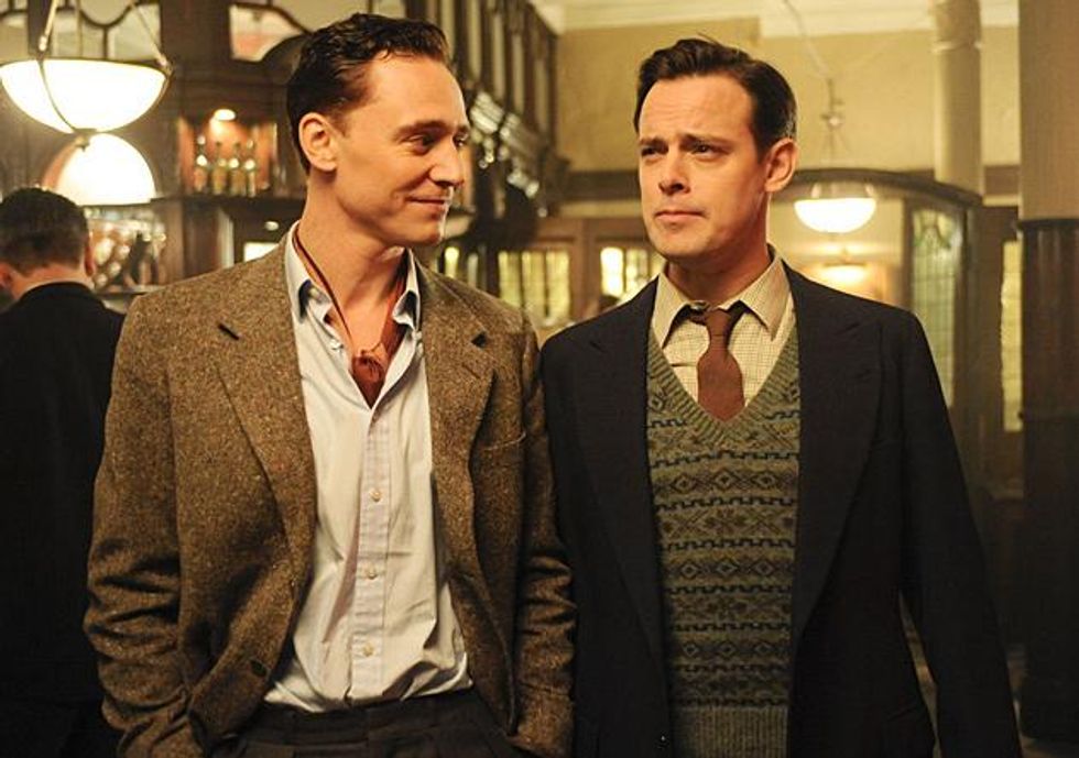 Tom-hiddleston-the-deep-blue-sea-movie-stills-tom-hiddleston-26445571-1400-932