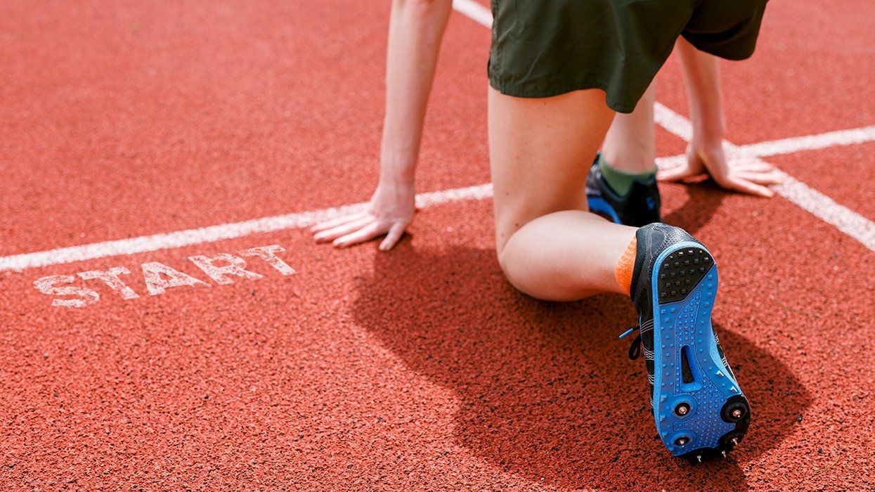 track meet starting line runner