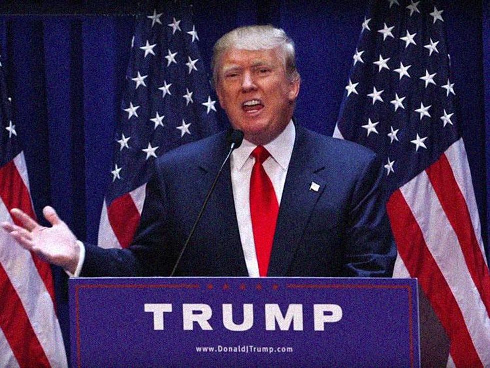 Trump Hires Supporters to Cheer for Him