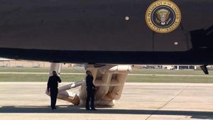 Emergency slide deploys on Trump’s Qatari Air Force One