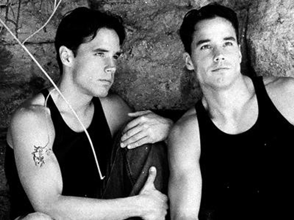 Twins_bw_rocky-closeupx400