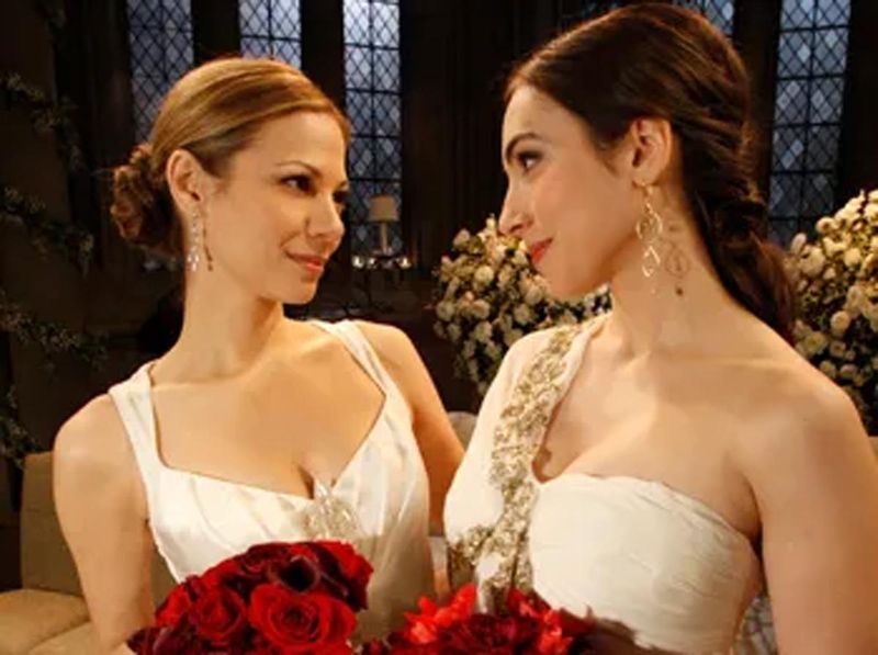 Suv va yalangoch qizlar