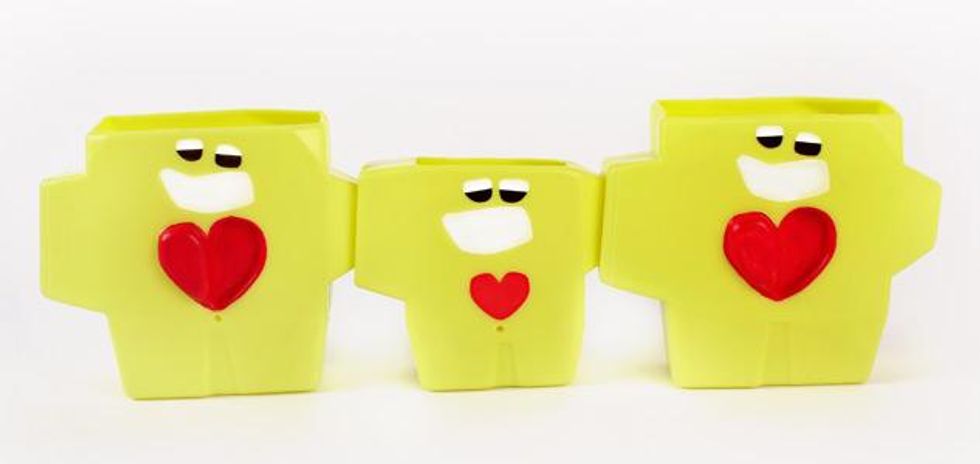 Ubbasbathcups_holdinghands-x633_0