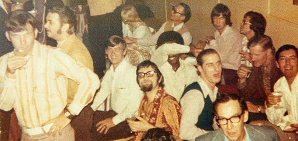 Upstairs_loungex633_0