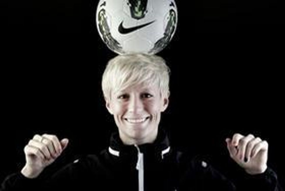 Us-womens-soccer-star-megan-rapinoe-confirms-shes-gay-out